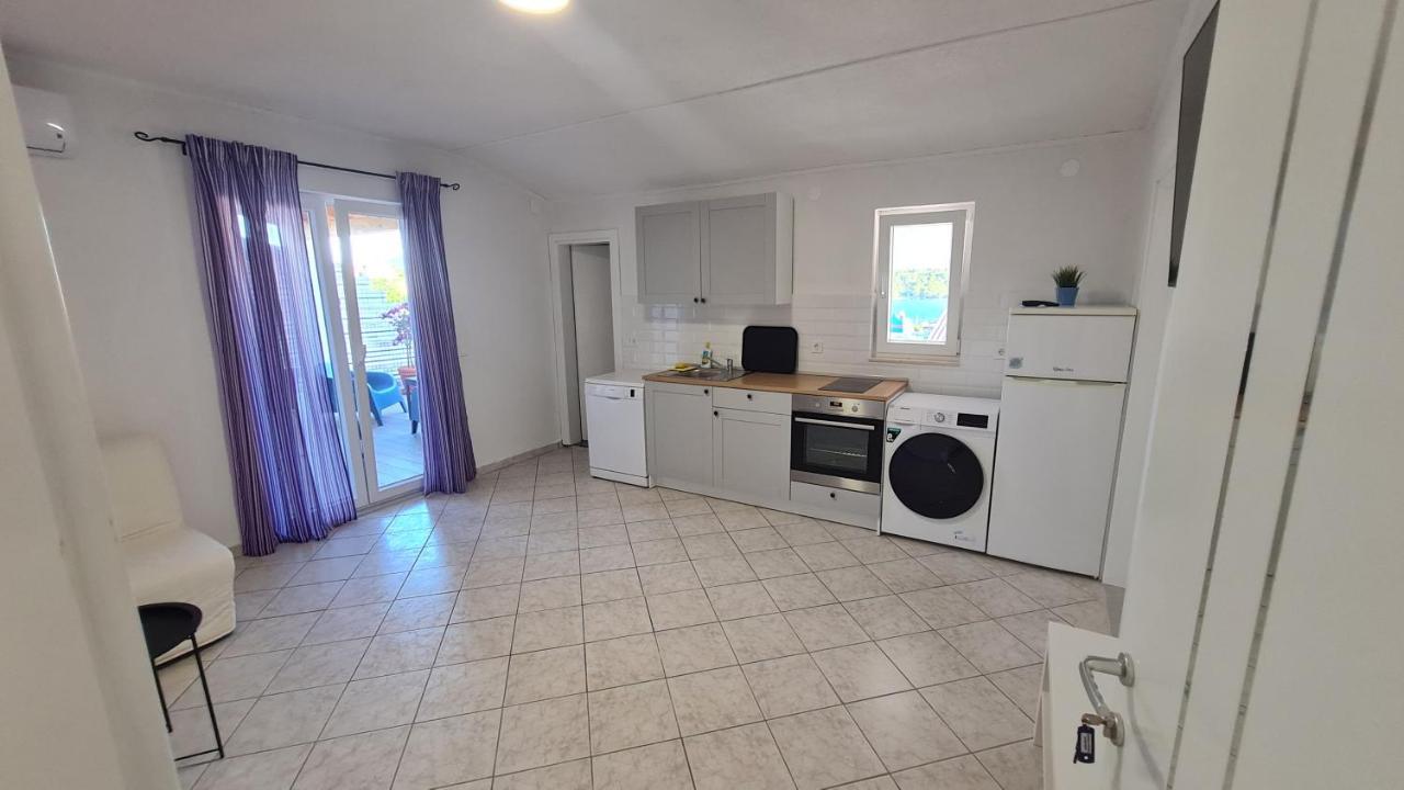 Apartmani Mlinar-One Bedroom Seaview Grebaštica エクステリア 写真